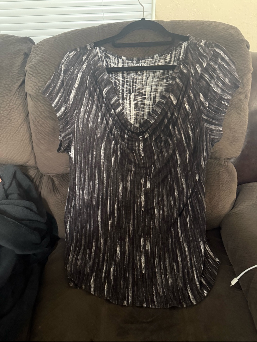 Apt. 9 Black & White V-Neck Short Sleeve Top